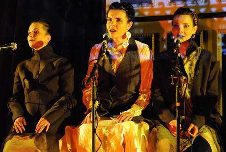 Die drei Sängerinnen und zwei Musiker der Gruppe „Kurbasy“ präsentieren in Siegen den polyphonischen Gesang ihrer westukrainischen Heimat. (Foto: Anna Rytcar)