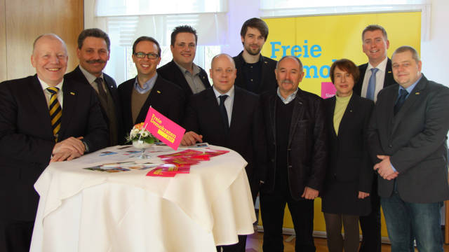 Der neue gewählte Kreisvorstand der Freien Demokraten Siegen-Wittgenstein: Michael Enders, Peter Hanke, Hans Peter Kunz, Andreas Weigel, Guido Müller, Kevin-Lee Hörnberger, Karl-Heinz Jungbluth, Manuela Rohde, Markus Nüchtern und Carsten Weiand (v. l.). (Foto: Peter Hanke)