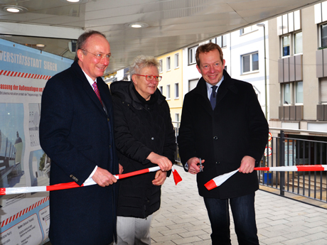 2016-02-18_Siegen_Bürgermeister_Weiht_Karstadt_Steg_Ein_Fotos_Mg_Bearbeitet (7)