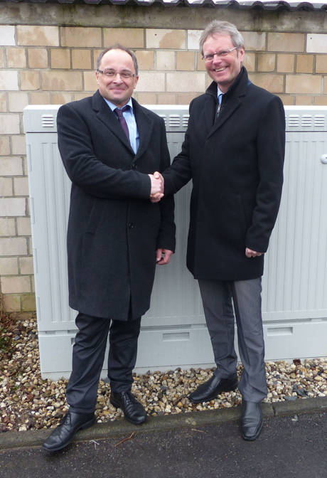 Bürgermeister Holger Menzel (l.) mit Reinhard Rohleder, kommunaler Ansprechpartner der Telekom. (Foto: Stadt)