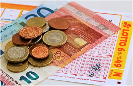 Ein "Glückspilz" aus dem Kreis Siegen-Wittgenstein gewinnt mit seinem Lotto-Schein knapp eine Viertelmillion Euro. Foto: birgitH / pixelio.de