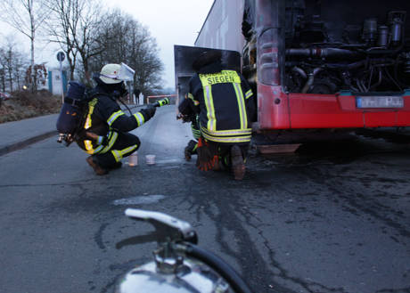 2016-02-29_Siegen_Feu3_Linenbus_Brennt_Motorraum (3)