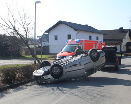 2016-03-02_Verkehrsunfall_Altenhof_Pkw-Überschlag_Drei_Verletzte_Polizeibild