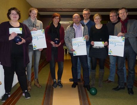 Der Vorstand des Bürgervereins mit Rebecca Scheffe, Alina von Germeten, Nina Ehrler, Holger Menzel, Thomas Klein, Carina Schellenberg, Dr. Jochen Dietrich und Olaf Kemper geht mit dem neuen Flyer und der Einladung für den 10. März „in die Vollen“. Foto: Verein