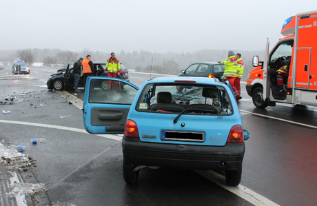 Zwei Personen wurden bei einem Verkehrsunfall bei Hünsborn verletzt. Foto: Polizei