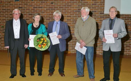 Für 60 Jahre im TV Eichen geehrt: Jürgen Althaus, Annemarie Pfeifer, Ewald Seiffarth, Erhardt Flender und Harald Suchard (v.li.). Foto: Verein