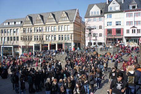 2016-03-18_Abi_Siegen_Kornmarkt_Abiturienten_feiern_Foto_Hercher (11)