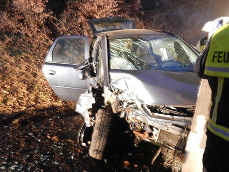 2016-03-18_Friesenhagen_Tödlicher Verkehrsunfall Mit Pkw frontal gegen Baum gefahren_Foto_Polizei_02