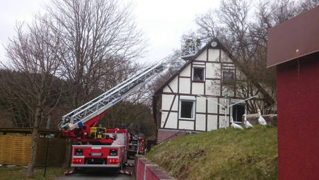 2016-03-20_Bad Laasphe-Sassmannshausen_Waschbären im Kamin Feuerwehr leistet Hilfe_Foto_Feuerwehr_02