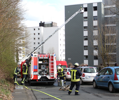 2016-03-27_Siegen_Feu4_Kellerbrand_Fischbacherberg_(c)_Mg (2)