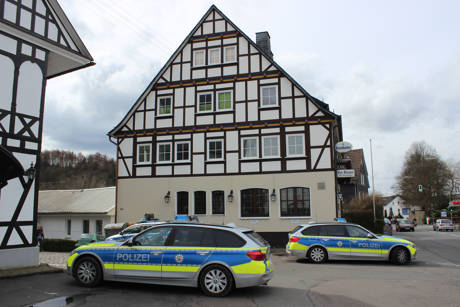 2016-03-30_Ferndorf_Jugendliche tritt Tür ein_Fotos_wirSiegen_1