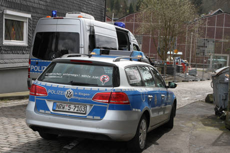 2016-03-30_Ferndorf_Jugendliche tritt Tür ein_Fotos_wirSiegen_3