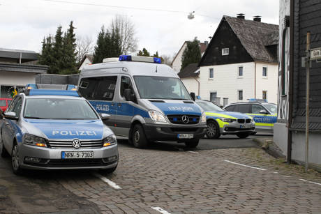 2016-03-30_Ferndorf_Jugendliche tritt Tür ein_Fotos_wirSiegen_8