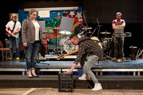 2016-04-07_Siegen_Apollo Theater_Fahr deinen Film-Szene 4 (c) René Achenbach