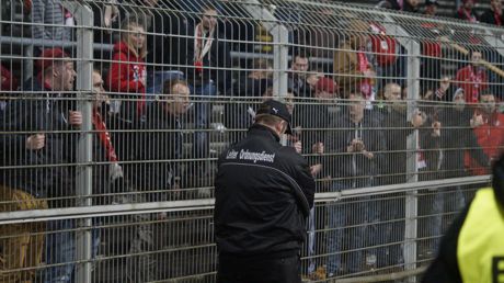 Die Essener Fans im Gästeblock machten ihrem Ärger Luft.