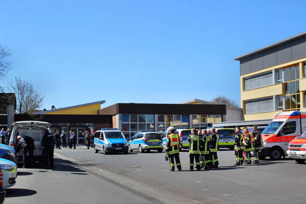 2016-04-20_Haiger_Bombenalarm_Fehlalarm_Johann.Textor-Schule_Foto_Hercher_01