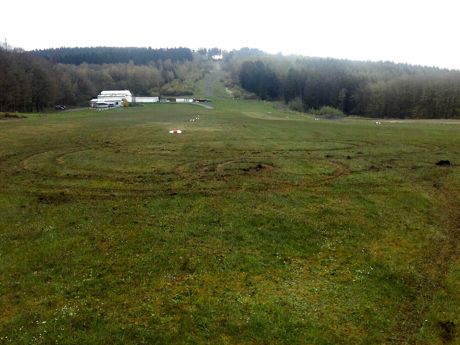 2016-05-01_Siegen_Eisernhard_Wandalen wüten auf Flugplatz_Foto_privat_03