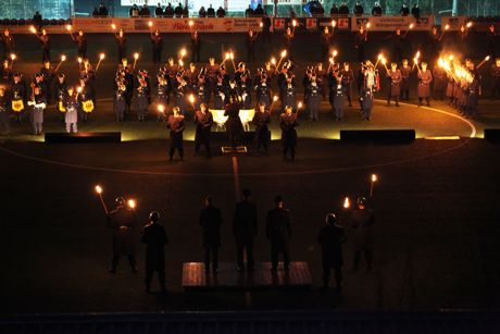 Die Erndtebrücker führten den „Großen Zapfenstreich“, mit eigenem Personal durch. Dafür haben die in der Edergemeinde beheimateten Soldatinnen und Soldaten vier intensive Tage im dichten Schneetreiben fleißig geübt.