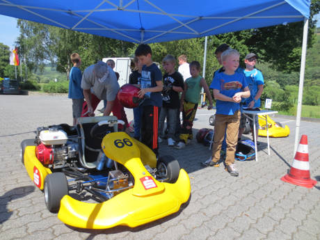 Einen heißen Reifen können auch in diesem Jahr die Kinder und Jugendlichen fahren, die sich zum Schnuppertraining beim AC Hohenseelbachskopf anmelden. (Fotos: Gemeinde Neunkirchen)