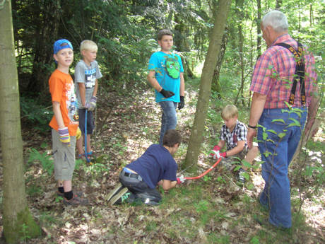 Der Wald rund um Neunkirchen hat viel zu bieten. Einen besonderen, weil lehrreichen Aspekt liefert der Schulwald in Wiederstein, zu dessen Erforschung der Heimatverein während der Ferienspiele einlädt.