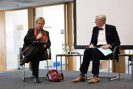 NRW-Schulministerin Löhrmann und Prof. Dr. Schlösser diskutierten über ein "Schulfach Wirtschaft".