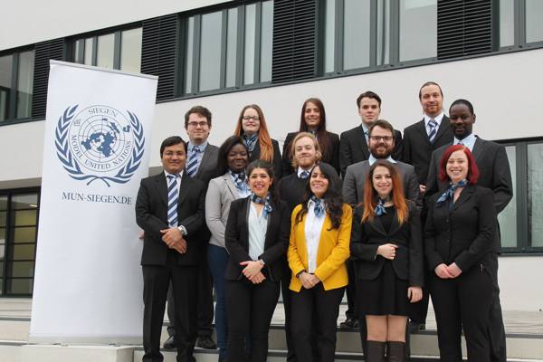 Die Siegener Universität hat ein eigenes „Model United Nations“- Programm (MUN Siegen) ins Leben gerufen.