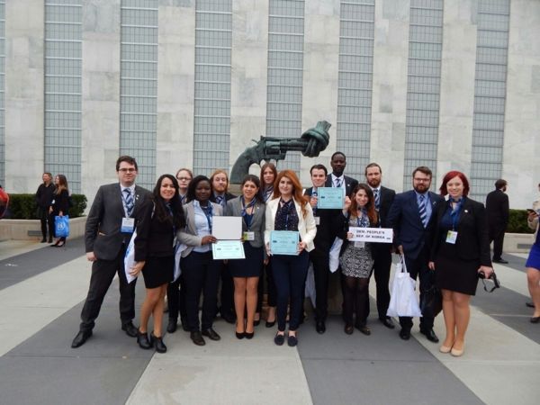 Die Studierenden der Universität Siegen erhielten nach den „Model United Nations“-Konferenz in New York mehrere Auszeichnungen. Fotos: Uni