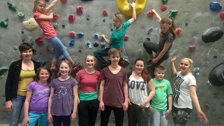 Viel Spaß hatten die "On Tour"-Teilnehmer beim Bouldern. (Foto: Stadt Hilchenbach)