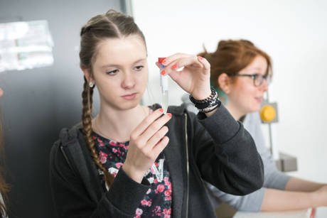 Mädchen und Jungen lernten beim „Girls‘ Day & Boys‘ Day“ an der Universität Siegen verschiedene Studiengänge kennen. (Foto: Uni)