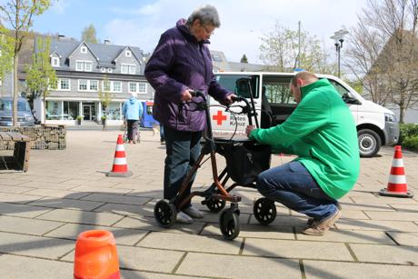 An manchen Modellen musste die Bremse noch einmal nachgestellt werden. Das Sanitätshaus Rahm übernahm gern den Sicherheitscheck der Rollatoren.