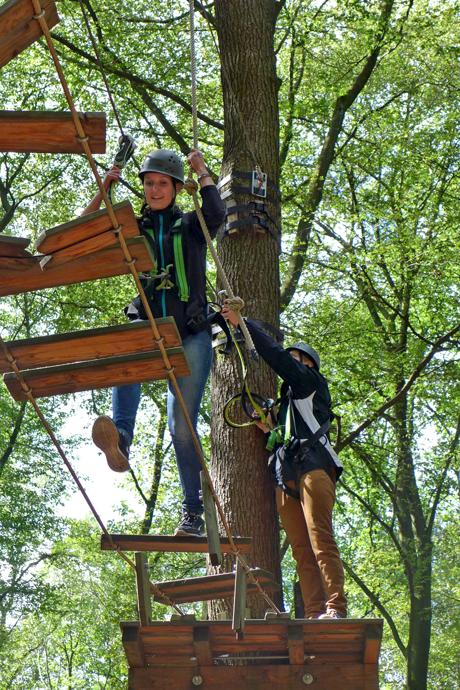 Als starkes Team geht es für die Georg-Azubis auch schon mal hoch hinaus, wie hier beim Ausflug in den Kletterwald.