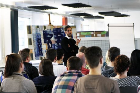 Felix Thönessen arbeitet nicht nur für Die Höhle der Löwen, sondern auch für die GründerAKADEMIE classic von Startpunkt57. Foto: Akademie