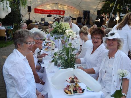 Bald heißt es wieder: „Dinner in Weiß“ in Hilchenbach. (Foto: Stadt)