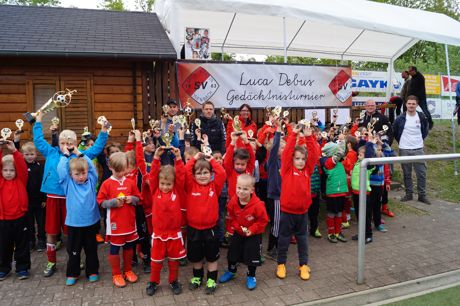Strahlende Sieger beim Luca-Debus-Gedächtnisturnier in Gosenbach. Foto: Verein