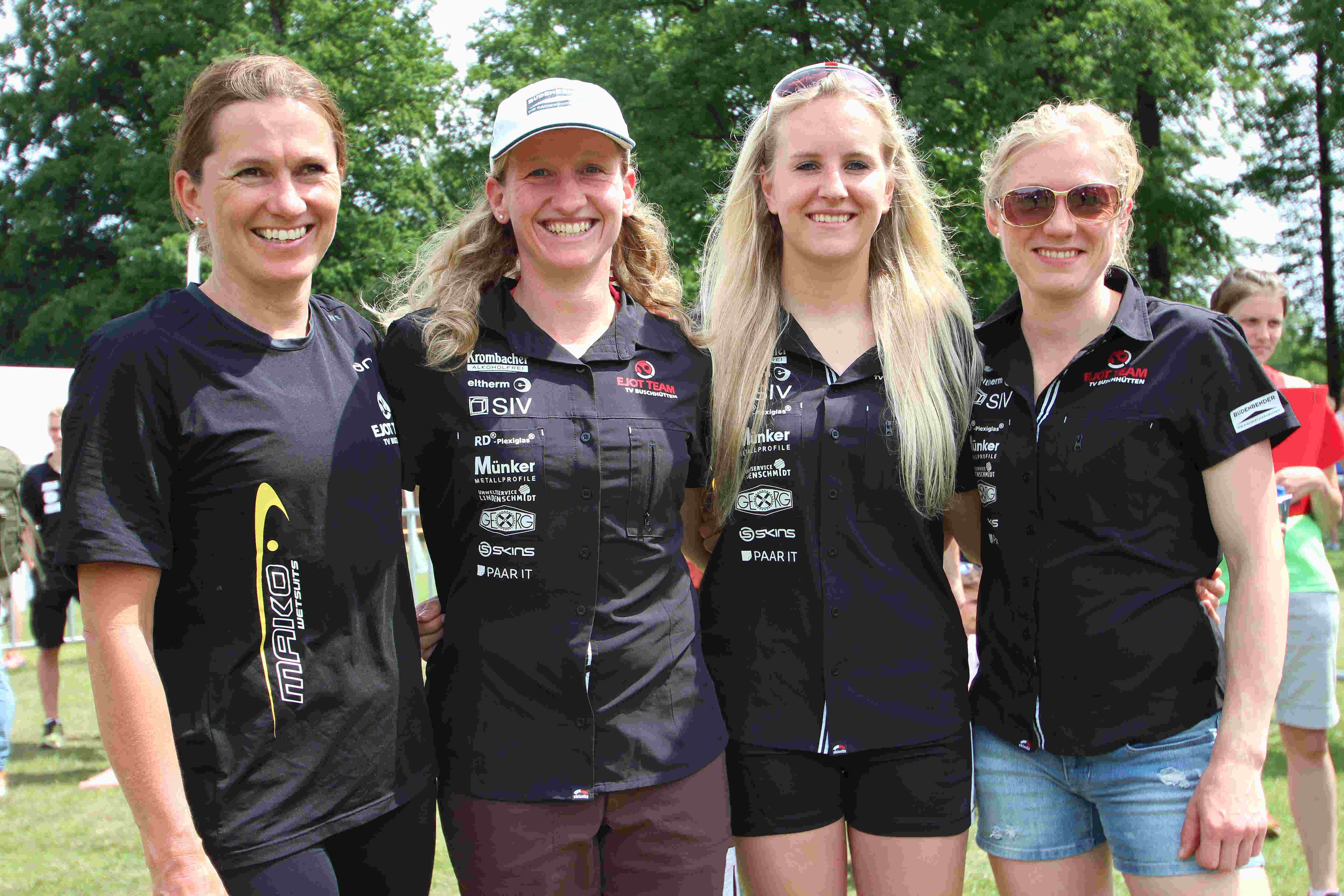 Auch die EJOT-Damen überzeugten: Die Sportliche Leiterin Annette Niederau mit Ellen Knoepke, Dorothea Pieck und Franzi Maschke (v.li.). 