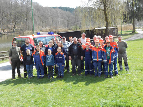 2016-05-23_Hilchenbach_„Frühjahrsputz“ in Hilchenbach_Angelfreunde Müsen_Jugendfeuerwehr_Treckerfreunde_Foto_Stadt Hilchenbach