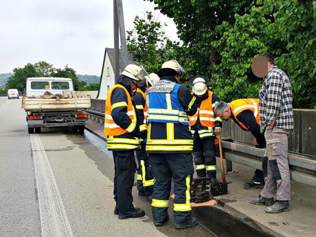 2016-05-25_Weidenau_Aufgerissener-Lkw-Tank-führt-zu-Verkehrsbehinderungen_Foto_mg_02 (1)