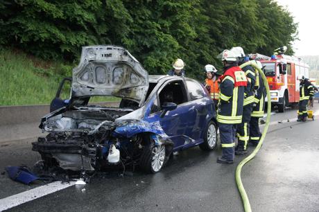 2016-05-29_Wilnsdorf_A45_VUP_Pkw gegen Schutzplanke_Foto_Hercher_01