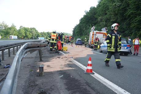 2016-05-29_Wilnsdorf_A45_VUP_Pkw gegen Schutzplanke_Foto_Hercher_08