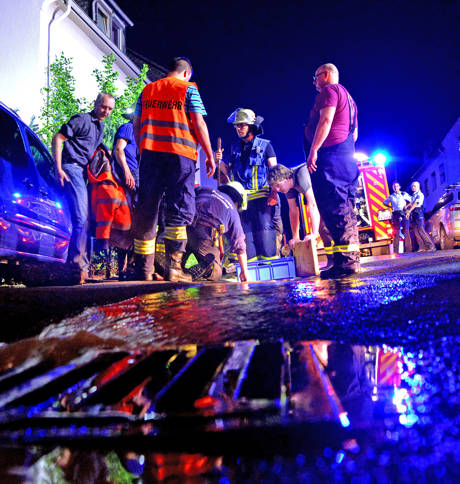 2016-05-30_Kreuztal_Geplatztes Wasserrohr sorgte für Kummer in einem Sechsparteienhaus_Foto_Feuerwehr_01