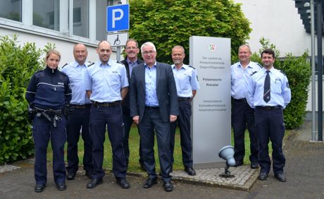 Der SPD-Landtagsabgeordnete Falk Heinrichs (4.v.r.) besuchte jetzt die Polizeiwache in Kreuztal. Seine Gesprächspartner waren u.a. Polizeidirektor Wilfried Bergmann (2.v.l.) und Peter Mähner (3.v.r.), Leiter der Kreuztaler Wache.