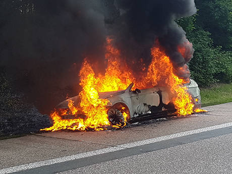 06_Siegen_Feu4_Pkw_Vollbrand_As_Siegen_A45_ (1)