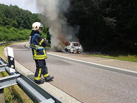 06_Siegen_Feu4_Pkw_Vollbrand_As_Siegen_A45_ (10)
