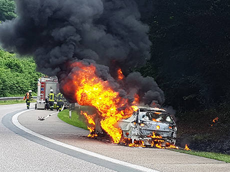 06_Siegen_Feu4_Pkw_Vollbrand_As_Siegen_A45_ (2)