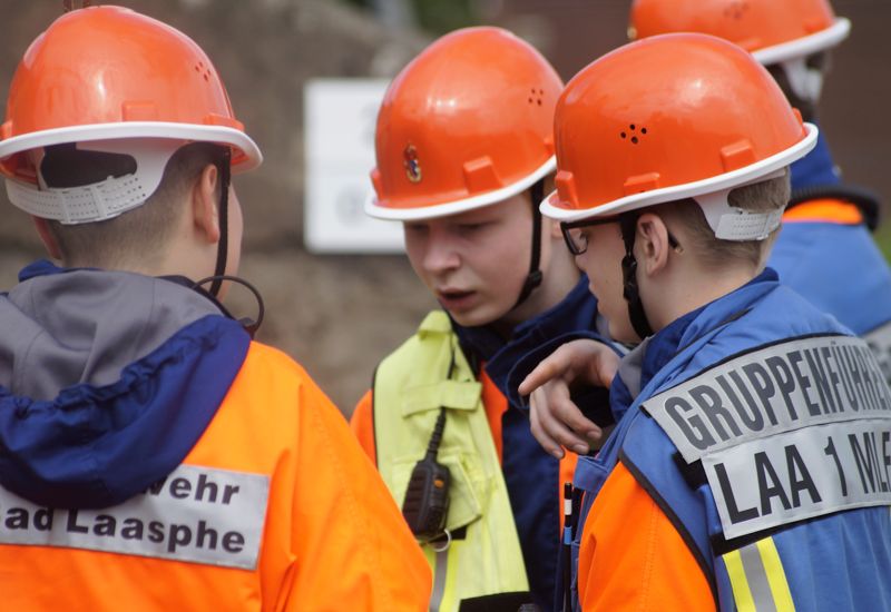 Die 13 Teilnehmer beim Berufsfeuerwehrtag in Bad Laasphe hatten einige Einsätze zu bewältigen. 