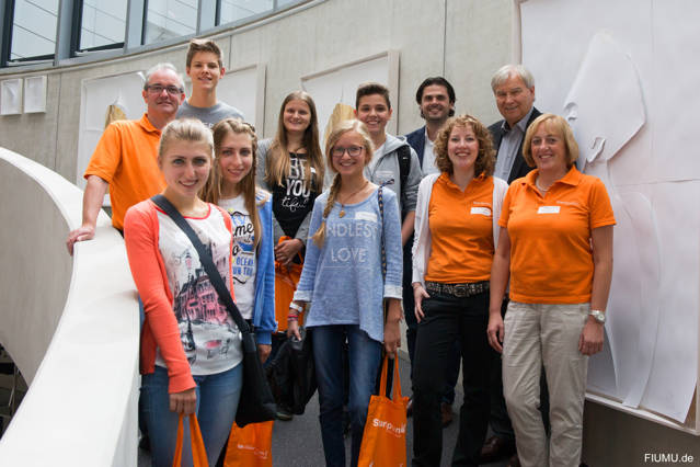 Im Sommer 2015 besuchten die Teilnehmer von „Wie werde ich Chef?“ u.a. die Hees Bürowelt in Siegen und konnten dort direkt von den Geschäftsführern Manfred und Florian Leipold eine Menge über die Entstehungsgeschichte und den Werdegang des erfolgreichen Unternehmens erfahren. (Foto: Startpunkt57)