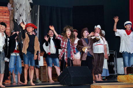 2016-06-20_Eckmannshausen_Dreisbachtalschule in Eckmannshausen spielt das Theaterstück „Piraten lesen nicht!“_Foto_Sven Pitzer_04
