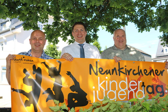 Fachbereichsleiter Johannes Schneider, Bürgermeister Bernhard Baumann und Jugendpfleger Thilo Edelmann hoffen auf viele Besucher beim Neunkirchener Jugendtag am 2. Juli ab 13.00 Uhr. (Foto: Gemeinde Neunkirchen)