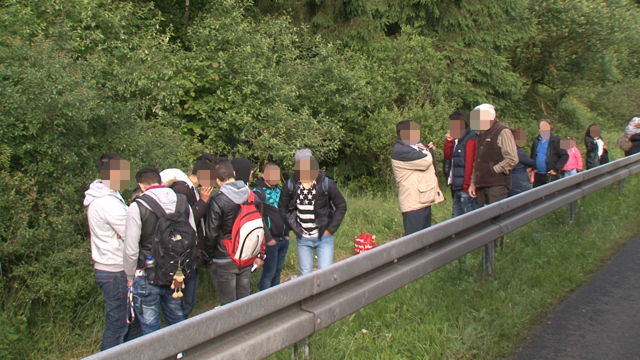 2016-06-28_Wilnsdorf_A45_Motorbrand bei Bus mit 25 Flüchtlingen_Foto_Hercher_03