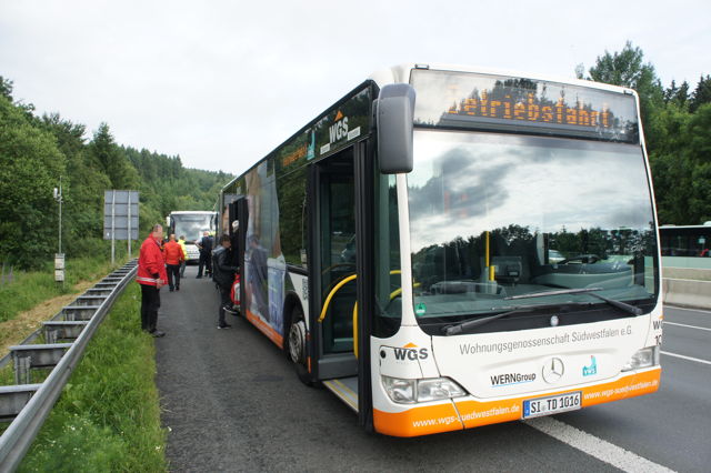 2016-06-28_Wilnsdorf_A45_Motorbrand bei Bus mit 25 Flüchtlingen_Foto_Hercher_06